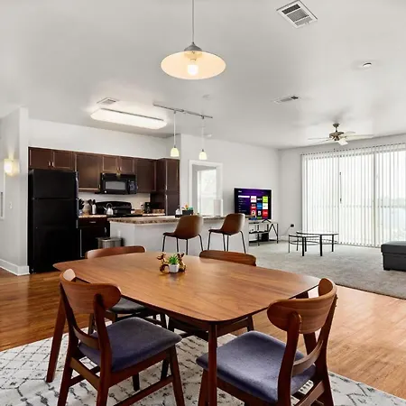 The Sophia: Riverwalk Loft